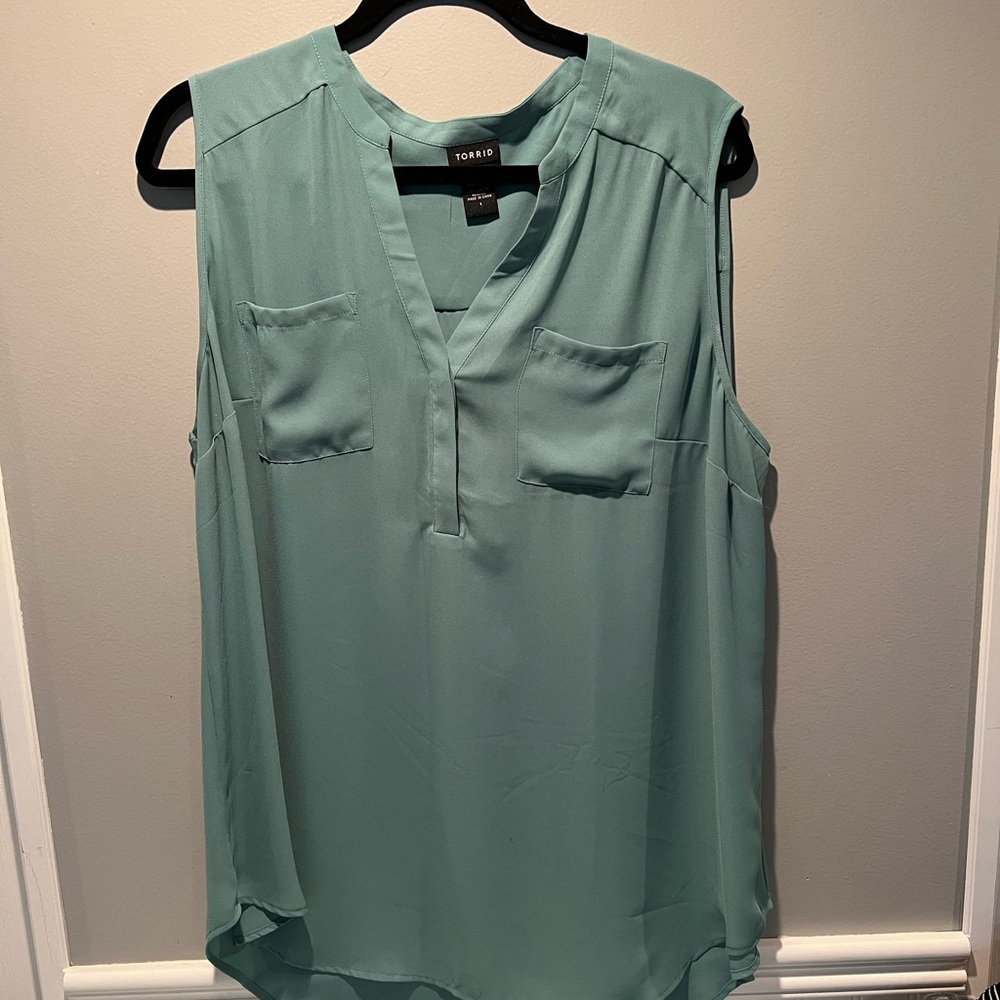 Torrid Size 1 Sleeveless Harper